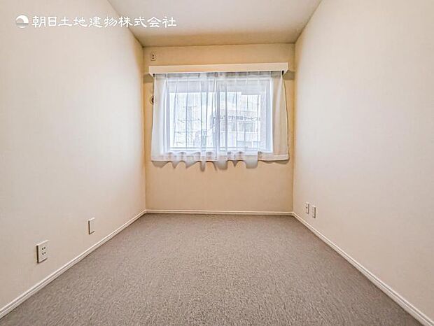 【洋室】白を基調とした明るい居室？