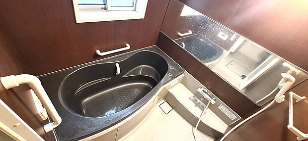 ☆ゆったりの１坪タイプバス・浴室換気乾燥機付・窓付のため換気も簡単