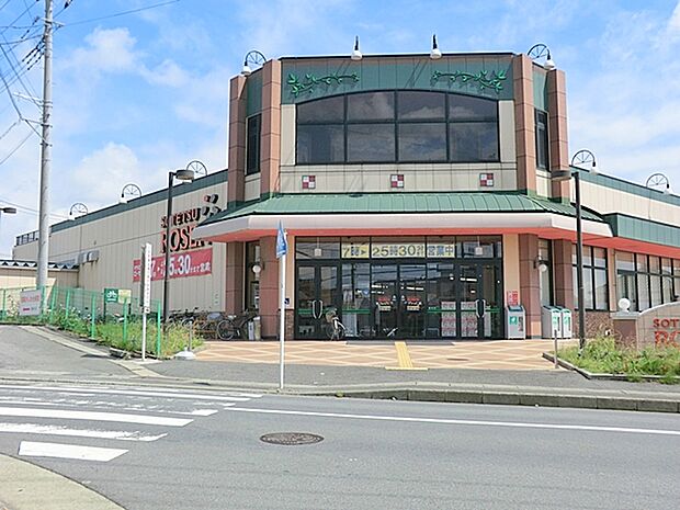 【そうてつローゼン　かしわ台店】800ｍ　相鉄線かしわ台駅から徒歩5分くらいの所にある食品スーパーです。