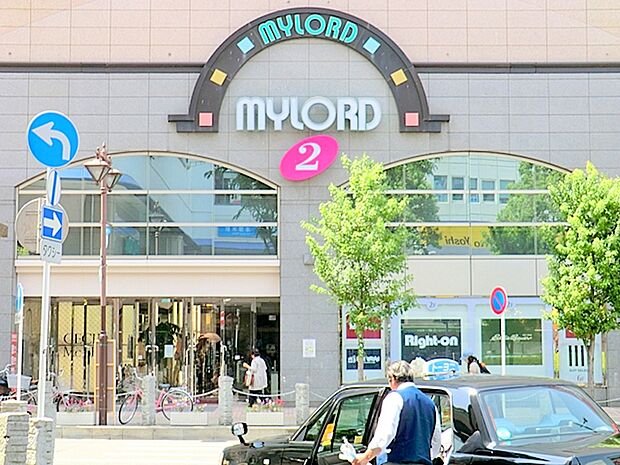 【本厚木ミロード】560ｍ　小田急線の本厚木駅と直結している店舗。専用駐車場もあります。お店の種類も多いです。