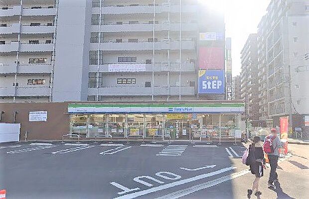 【ファミリーマート　海老名中央三丁目店】　海老名駅から近いです。イートインスペースもあります。駐車場も広いです。