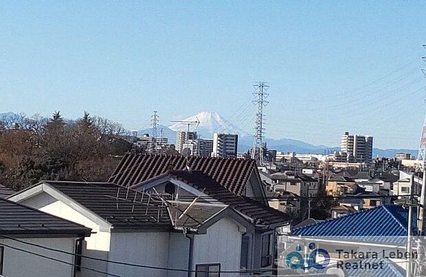 お天気の日には、バルコニーから富士山を望むことができます。