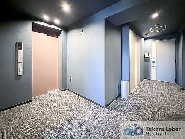 外部からの視線を遮り、プライバシーに配慮した内廊下設計を採用。ホテルライクで落ち着いた空間は、住まわれる方の格式をワンランク上げてくれますね。