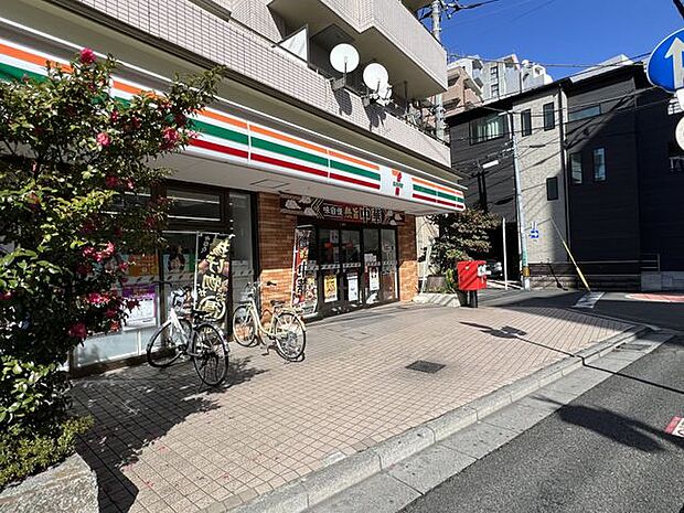 セブンイレブン川口芝新町店 徒歩3分。 180m