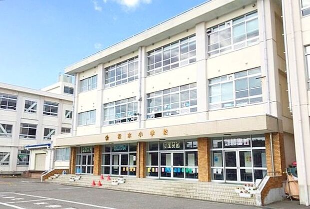 福井市立松本小学校 徒歩11分。 840m