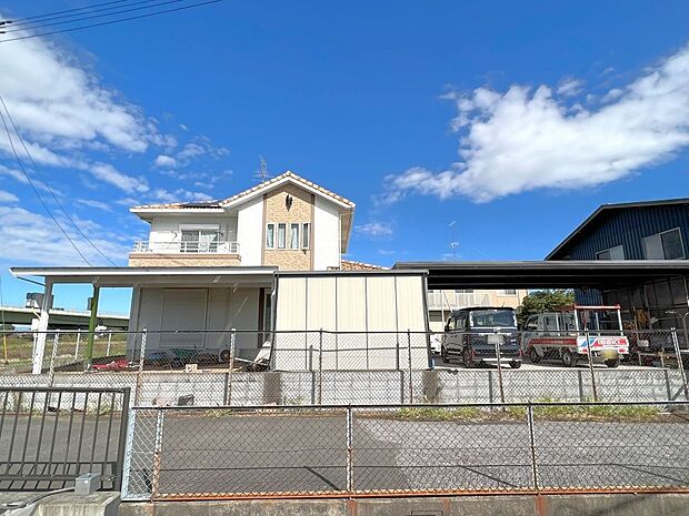 太陽の恵みが感じられる南東角地！ゆったりとした敷地に佇む4ＬＤＫの戸建