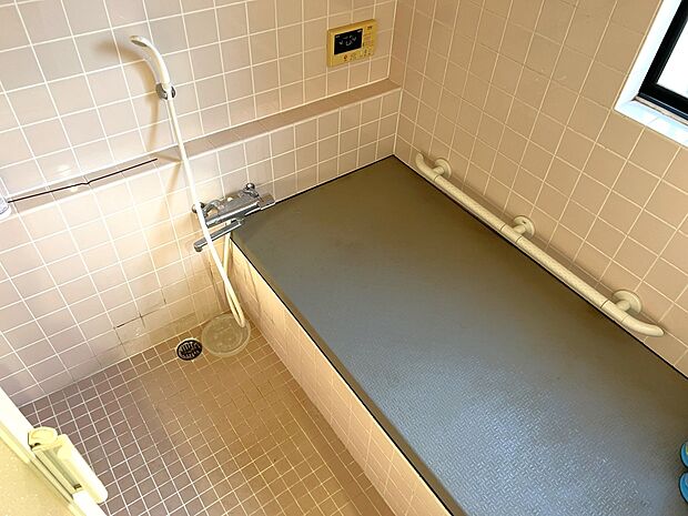 1階浴室は新築当時のままの利用です