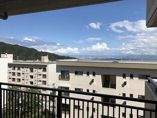 大阪湾の見えるマンションバルコニー