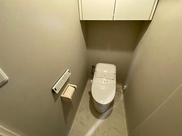 ≪トイレ≫ H29年に交換済みのタンクレストイレです。