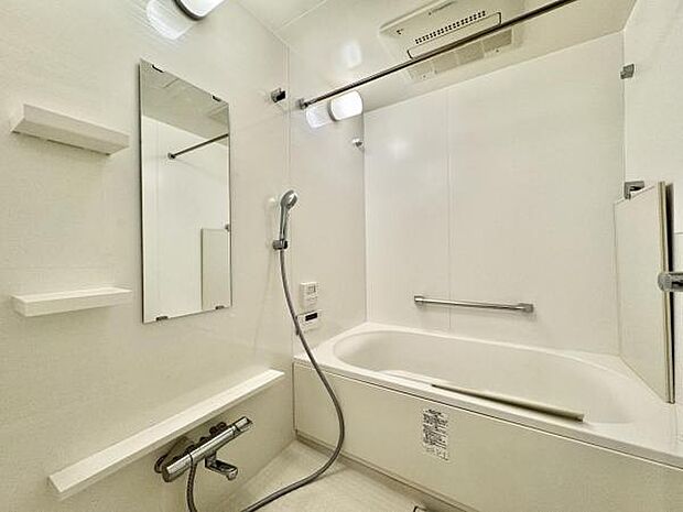 〜バスルーム〜 1418サイズのゆったりとした浴槽のバスルームになります。浴室暖房乾燥機やミストサウナなど充実設備も完備。
