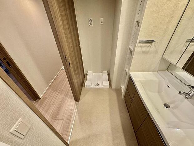 〜洗面所〜 洗面所はスライド扉を採用しており無駄のない空間になっております。