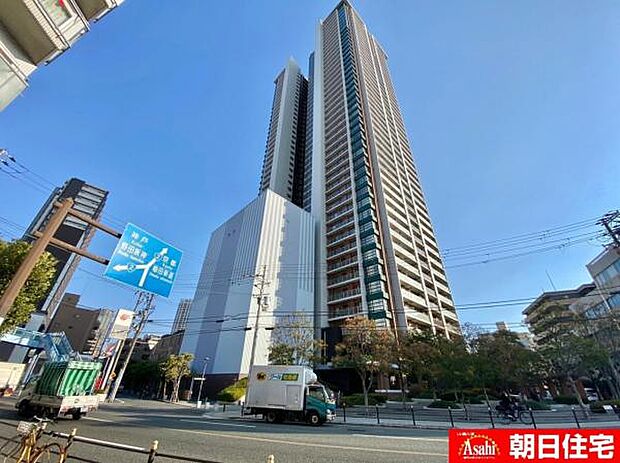 ≪外観≫ JR東西線「新福島」駅まで徒歩約7分。22階部分のお部屋