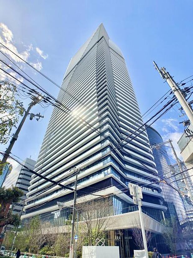 ≪現地外観写真≫ フォーシーズンズホテル×ブリリア超高層複合タワー地上49階建ての19階に所在