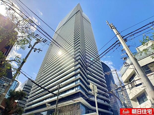 ≪現地外観写真≫ フォーシーズンズホテル×ブリリア超高層複合タワー地上49階建ての13階に所在