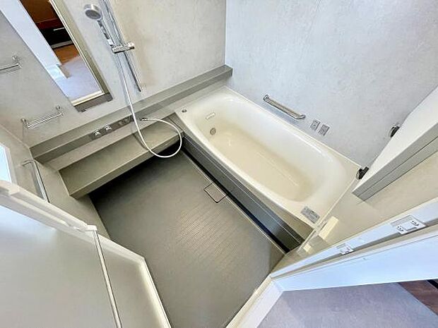 ユニットバス新調  ミストサウナ機能付き浴室乾燥暖房機もついてます。