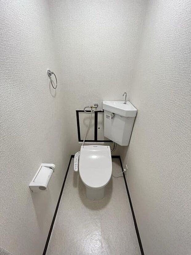 トイレはもちろんウォシュレット付きです。