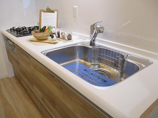 ●キッチンには浄水器一体型水栓付き、浴室には換気乾燥暖房機等、あってうれしい設備が充実