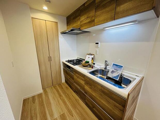 空間効率がよく、お部屋を広々と使える壁付けキッチンです