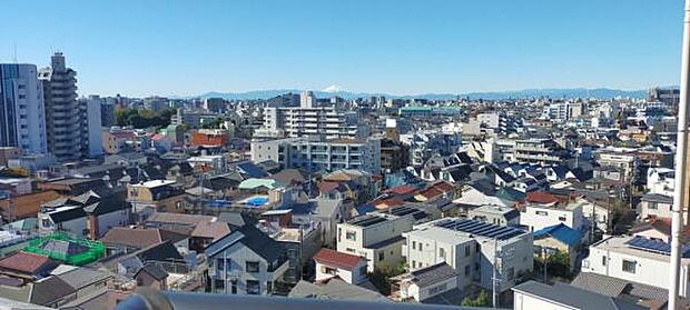 天気の良い日はバルコニーから富士山が望めます