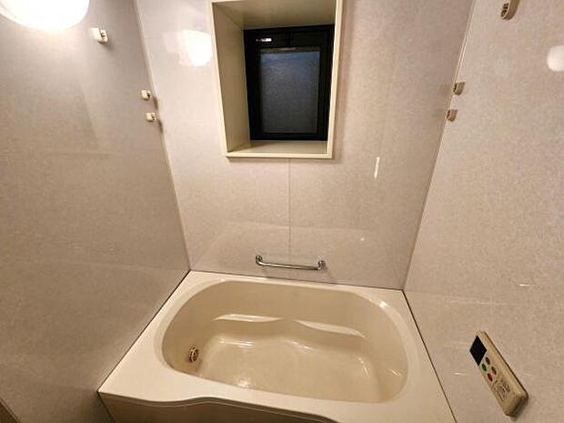 浴室に窓、湿気対策に有効です