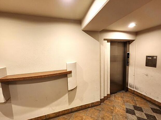 エレベーターは1基設置、防犯カメラついてます