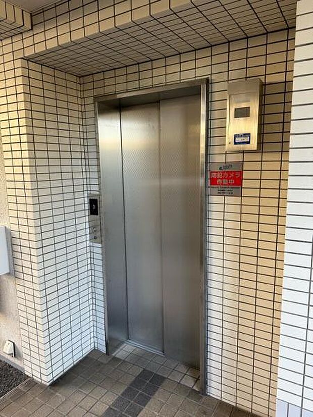 エレベーターあります。
