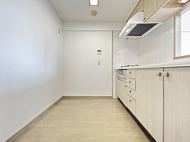 作業スペースが広く、使いやすいキッチン。収納も豊富です 