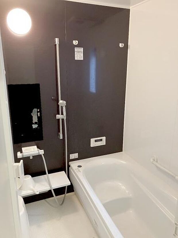 浴室乾燥暖房機完備の1坪タイプゆったりバスルーム。足を延ばして入浴でき毎日の疲れを癒します♪