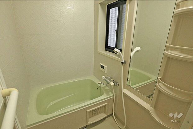 浴室は、追い焚きと浴室乾燥暖房機付き。寒い時期でも入浴を楽しめます。