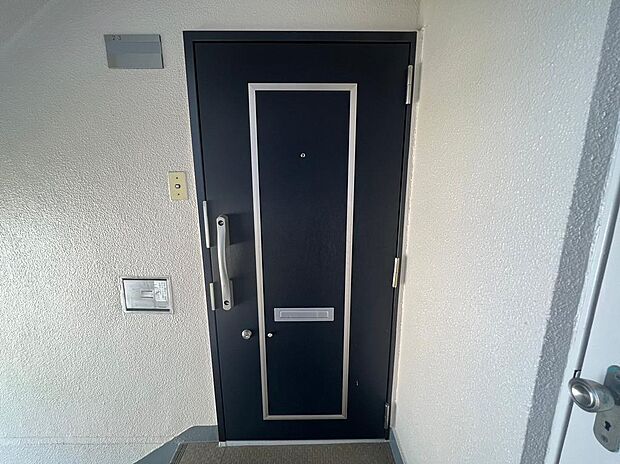 R3年に玄関ドアを交換済みです。