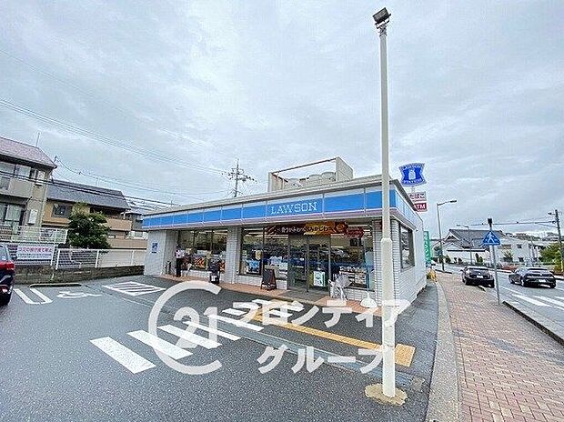 コンビニ ローソン　生駒谷田町店 400m