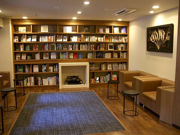 「青山ブックセンター」のブックコンシェルジュが衣・食・住をテーマにセレクトした良書が揃う、隠れ家のような空間です。