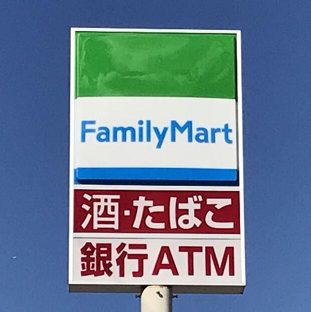 ファミリーマート豊田梅坪町店　約400ｍ　徒歩約5分　24時間営業のため頼りになります。