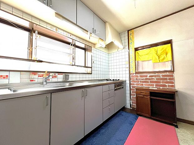 作業スペースが広く使いやすいキッチン〇窓があるので換気しやすく便利です☆