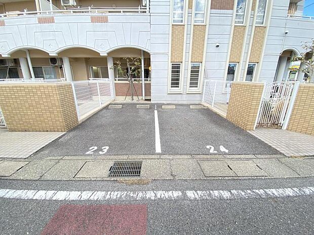 駐車場は並列2台分継承可能です♪