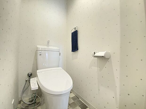 【トイレ】リフォーム済みトイレは壁紙もオシャレです♪