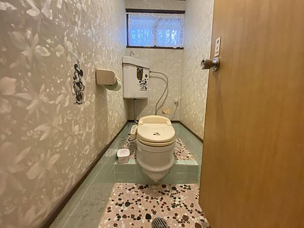 1・2階にトイレあり。階段を降りなくてもいいので、高齢者の方も便利です。