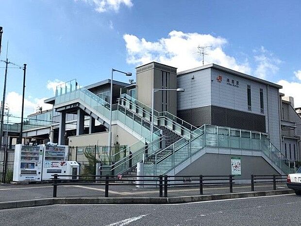 JR東海道本線「共和」駅まで約510ｍ（徒歩約7分）金山駅まで快速で約9分。駅の東西ともにロータリーがあり車の送迎も便利です。