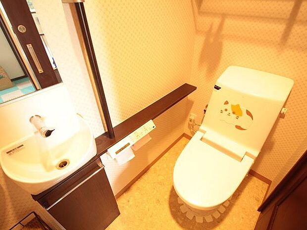 温水洗浄便座トイレ：手洗いスペースあり