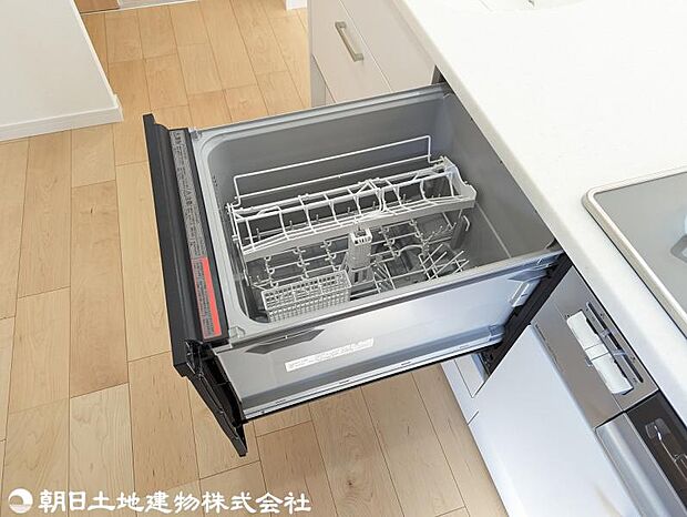 ビルトインタイプの食器洗乾燥機。