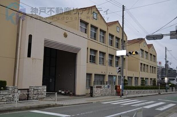 神戸市立西須磨小学校 徒歩17分。 1340m