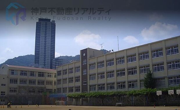 神戸市立雲中小学校 徒歩3分。 230m