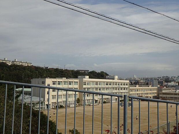 神戸市立舞子中学校 徒歩17分。 1330m