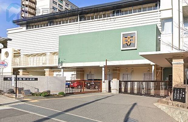 神戸市立夢野中学校 徒歩8分。 590m