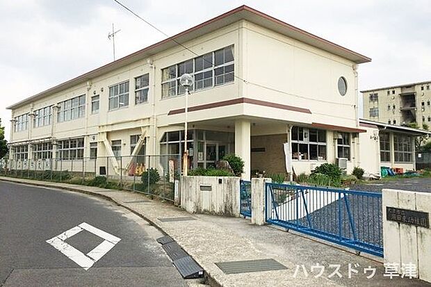 【瀬田東幼稚園】JR瀬田駅から徒歩約9分、瀬田東小学校の近くに位置する1979年に開設された幼稚園です。「元気いっぱい　好奇心いっぱい　きらきら輝く子ども」を教育目標としてます。 650m