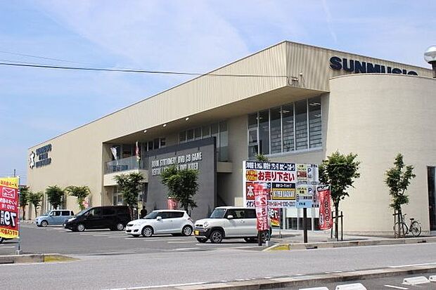 【サンミュージック　ハイパーブックス駒井沢店】滋賀県下最大級の複合大型書店。1Fには、コミック・雑誌・文具・雑貨など品揃え豊富。2Fではゲーム・トレカ・CD・DVD・レンタルなどを取り扱っています…