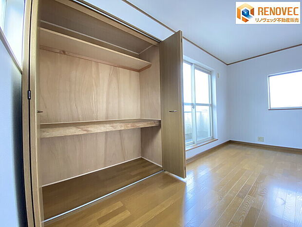 【3階　洋室】◆全居室に大容量の収納スペースがございます！◆ストック場所にも困りません◆住空間がスッキリして快適に暮らせそうですね