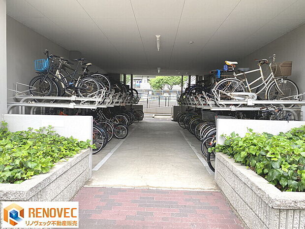 【駐輪場】屋根があるので雨から自転車を守ります◆通学・通勤に便利な駐輪場です◆ルールを守ってキレイに駐輪しましょう