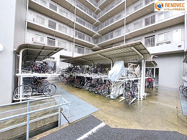 【駐輪場】◆駐輪場に屋根があるので、雨の日でも自転車が濡れにくいですね♪◆内覧予約など、お気軽にお問い合わせください！