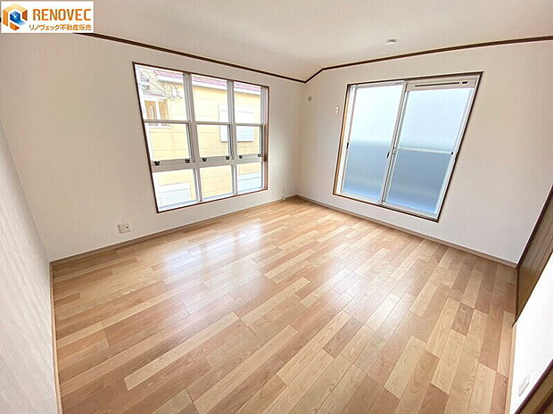 【2階　洋室3】◆バルコニーに面しているので明るく風通しの良いお部屋です◆大きなクローゼットで住空間がスッキリして快適に過ごせそうですね♪